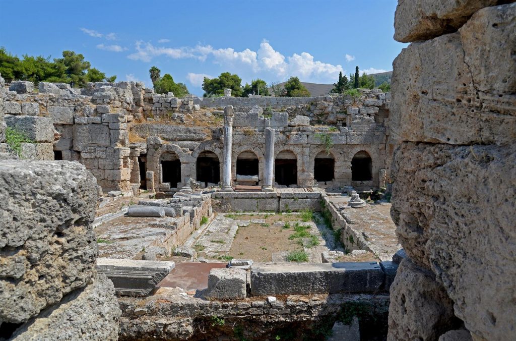 De ruïnes van oud-Korinthe