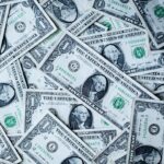 Het indrukwekkende vermogen van Herman van Veen en zijn veelzijdige carrière